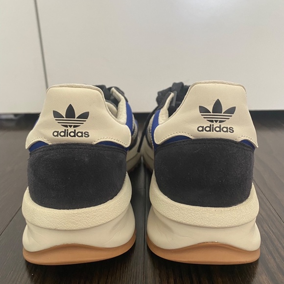 Adidas blue shoes - Picture 2 of 6